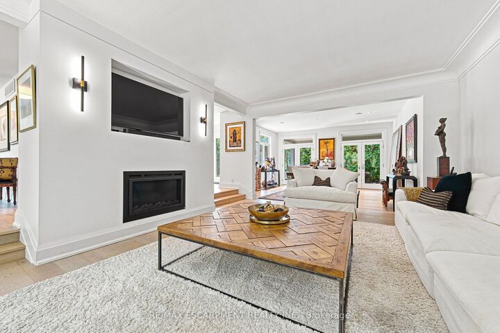 Property Photo: 794 Falcon Boulevard ON L7T 3B3
