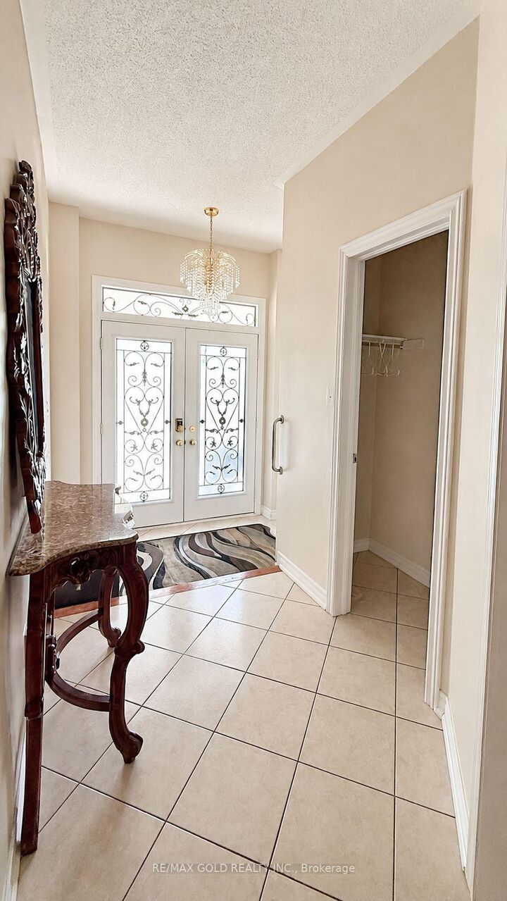 Property Photo: 6 Stonemount Trail ON L6R 0P8
