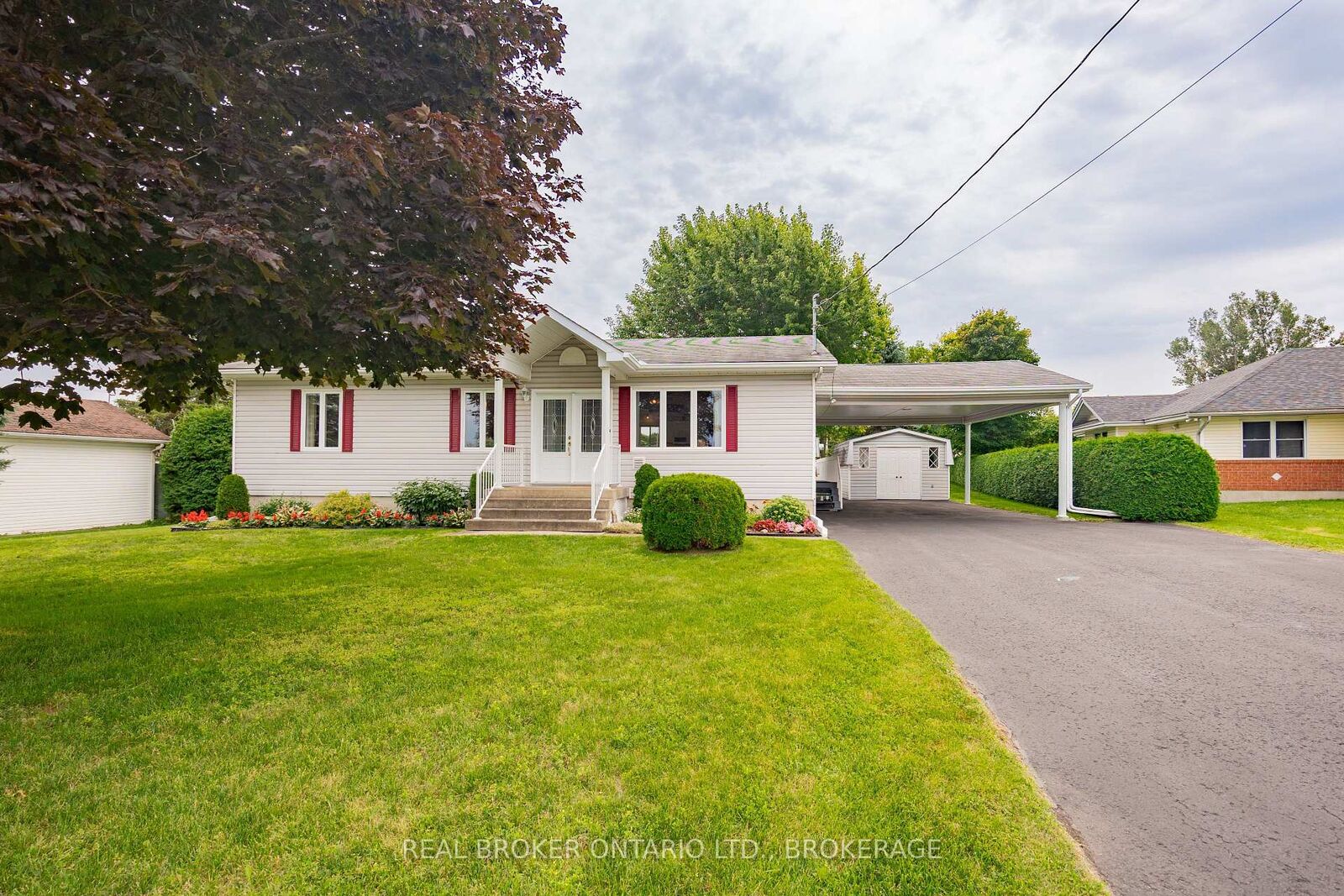 Property Photo:  20392 Roy Crescent  ON K0C 1L0 