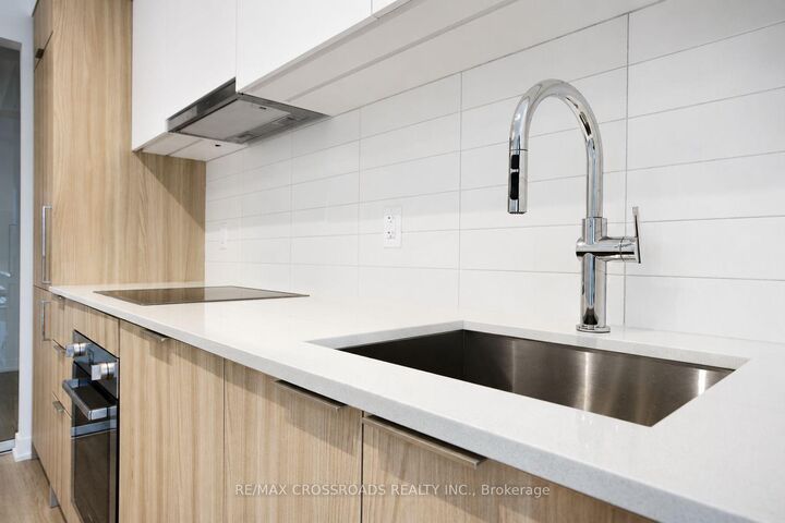 Property Photo:  15 David Salomon Drive 1503  ON M3C 1E7 