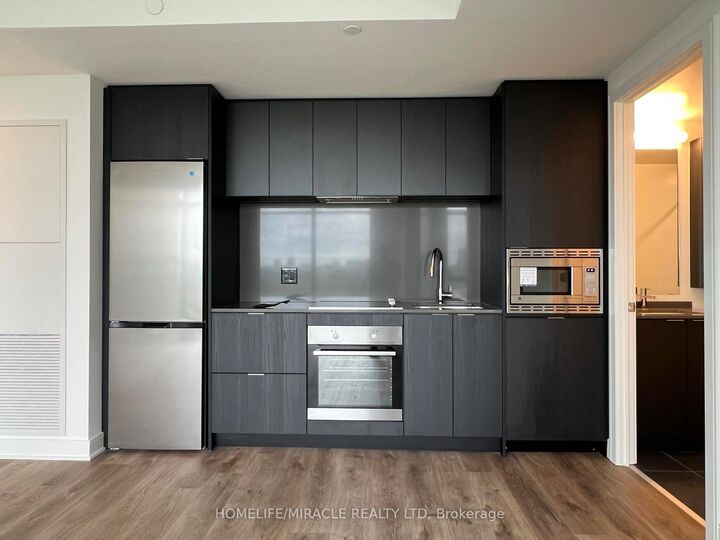 Property Photo: 86 Dundas Street E 1603 ON L5A 1W4