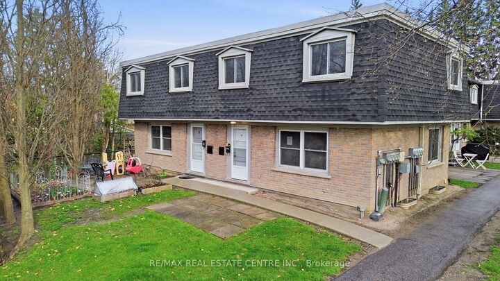Property Photo: 76 Borden Parkway 10 ON N2M 3T4