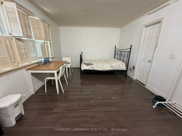 Property Photo: 228 Hollywood Avenue ON M2N 3K6