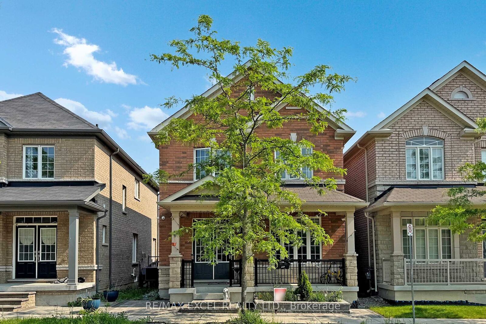 Property Photo: 9 Sunnyside Hill Road ON L6B 0X4