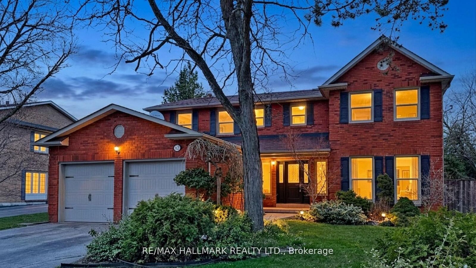 Property Photo:  82 Windermere Crescent S  ON L4C 6Y9 