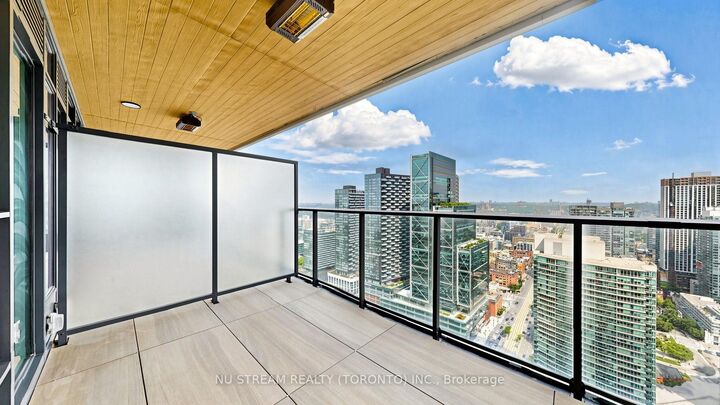 Property Photo: 3 Concord Cityplace Way 4805 ON M5V 0X4