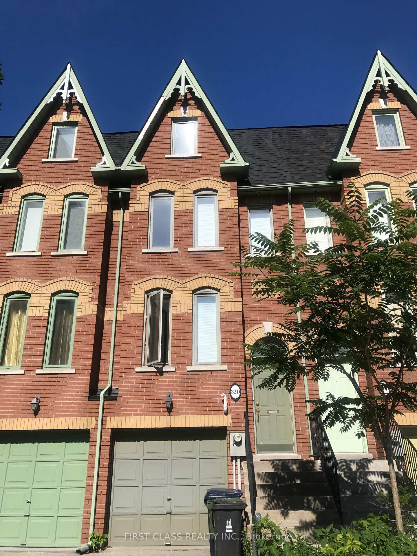 Property Photo: 32D Oxford Street ON M5T 1N9
