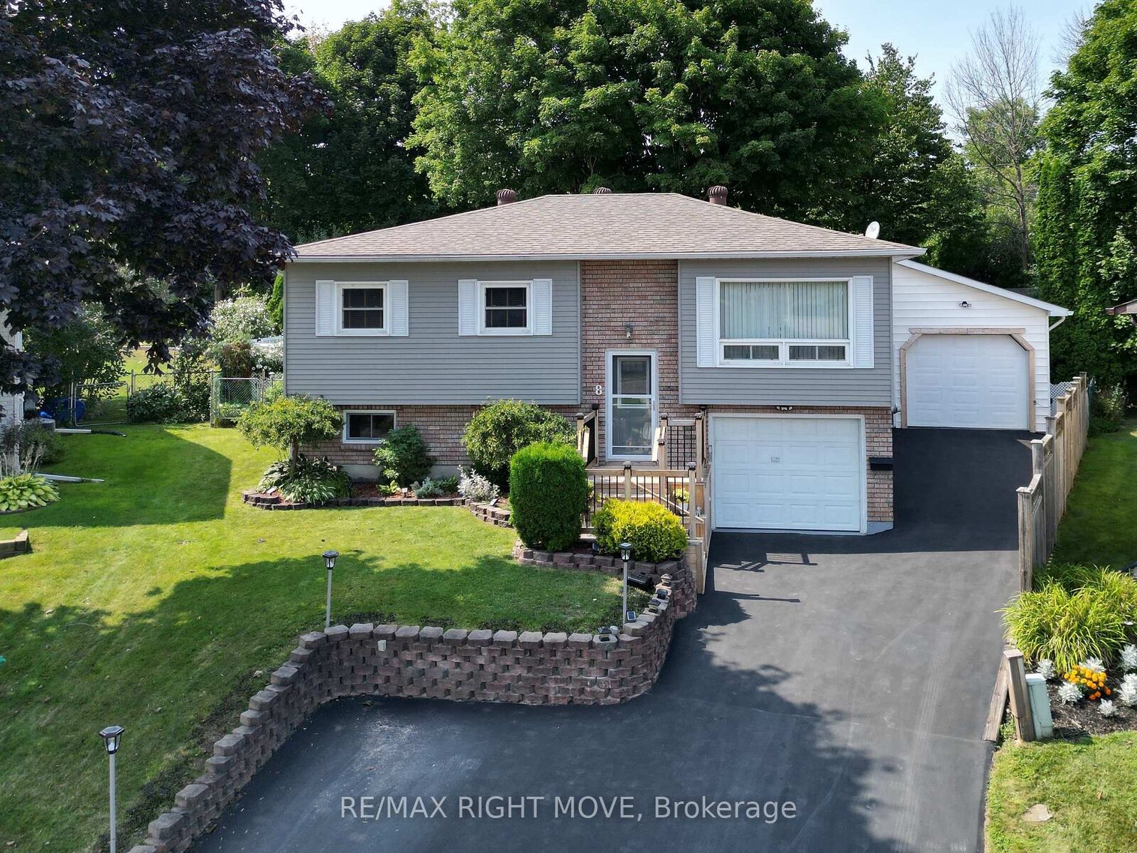 Property Photo:  8 Gaudaur Court  ON L3V 7B4 