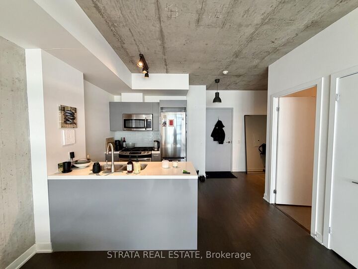 Property Photo:  1201 Dundas Street E 606  ON M4M 1S2 