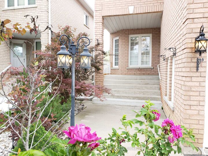 Property Photo: 6 Sweet Briar Lane ON L6Z 4V3
