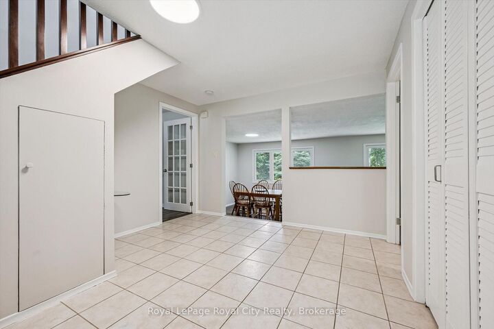 Property Photo: 8 Berkley Place ON N1E 1E6
