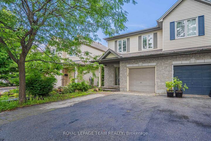 Property Photo: 216 Horseshoe Crescent ON K2S 0B8
