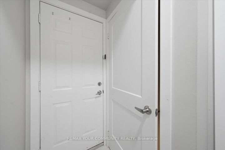 Property Photo: 2 Hollywood Hill Circle Lower ON L4H 2P7