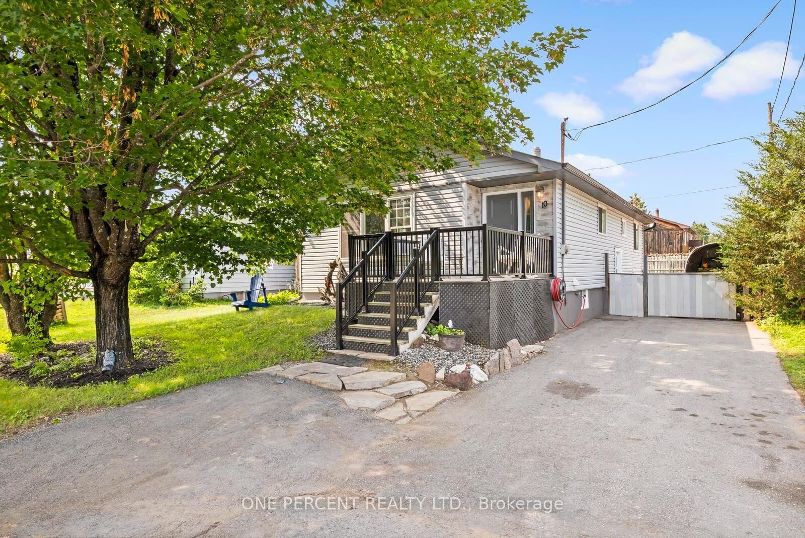 Property Photo: 10 Magnolia Street ON K0L 1M0