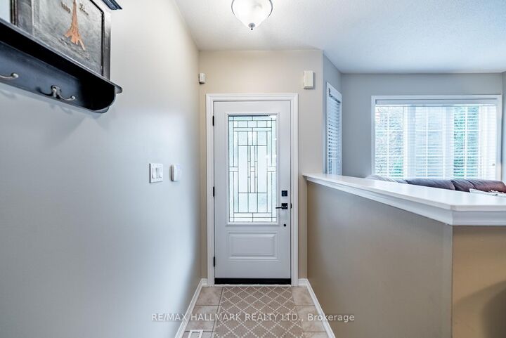 Photo de la propriété:  25 Starr Crescent  ON L4G 7X3 