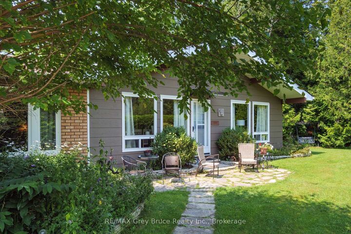 46 Shamrock Boulevard — photo 1