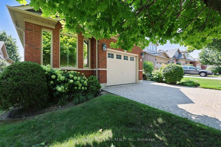 Property Photo:  13 Renaissance Point  ON L9R 2H8 