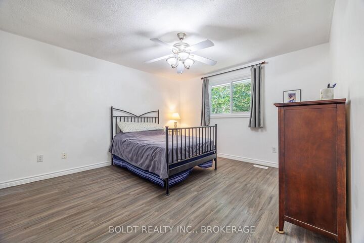 Property Photo: 13 1/2 Northglen Avenue ON L2M 1B3