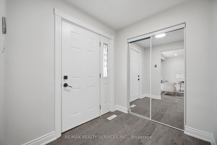 Property Photo: 7493 Netherwood Road ON L4T 2N7