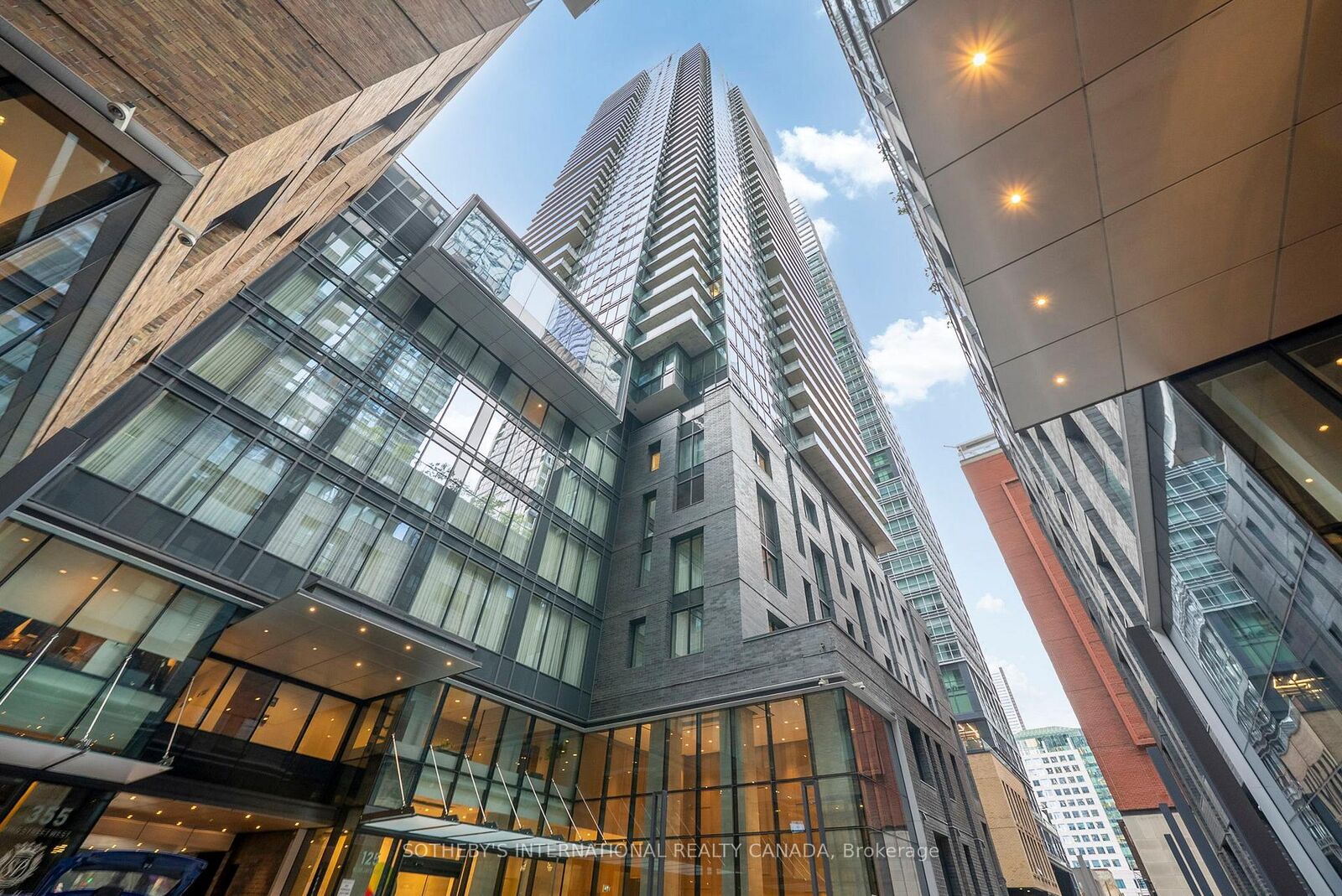 Property Photo: 125 Blue Jays Way 3208 ON M5V 0N5