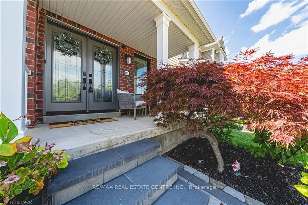 Property Photo: 142 Bradley Avenue ON L0R 1C0
