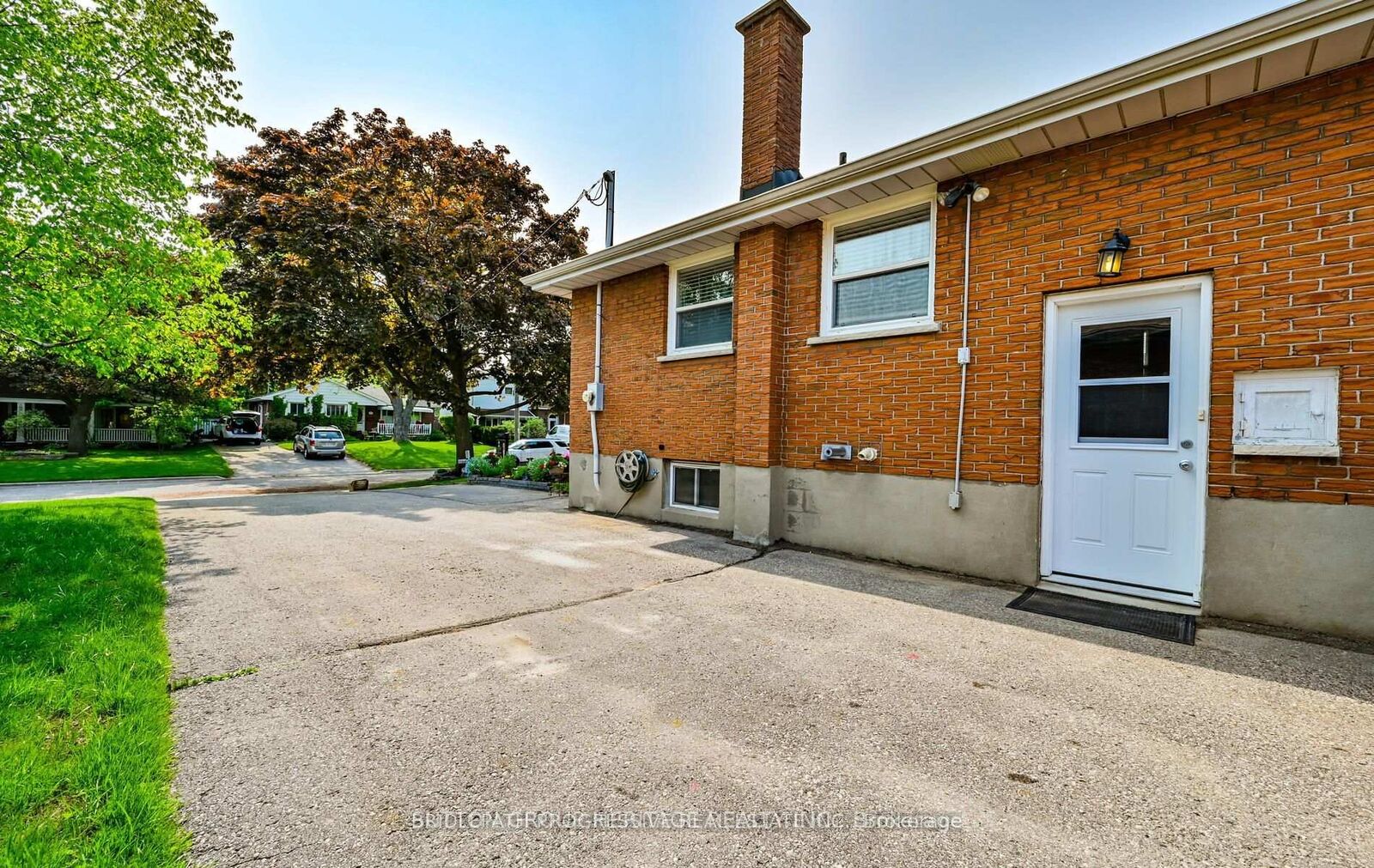 Property Photo:  621 Wychwood Street  ON L1G 2T4 
