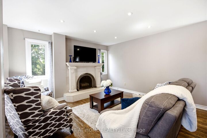 Property Photo: 4141 Trellis Crescent ON L5L 2M1