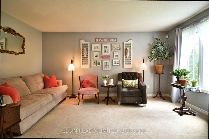 Property Photo: 5 Havenridge Court ON N5P 4P7