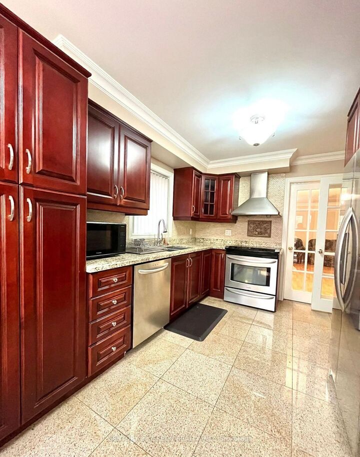 Property Photo: 215 Kingknoll Drive ON L6Y 4X4