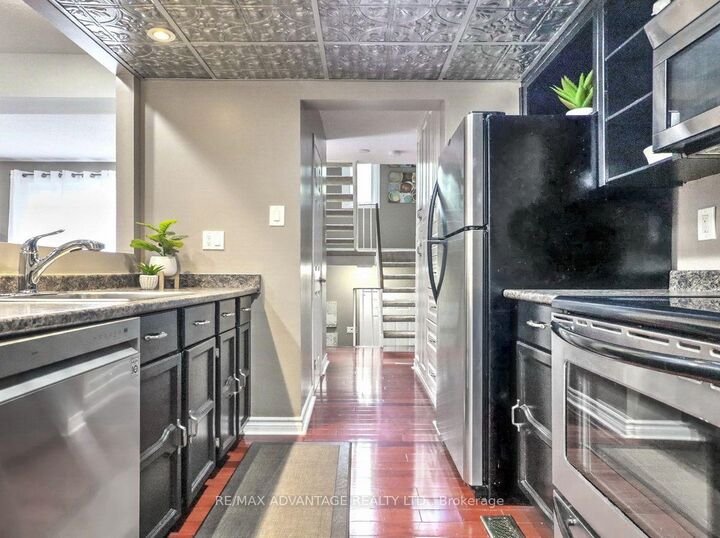 Property Photo: 295 Wilkins Street 43 ON N6C 5C1