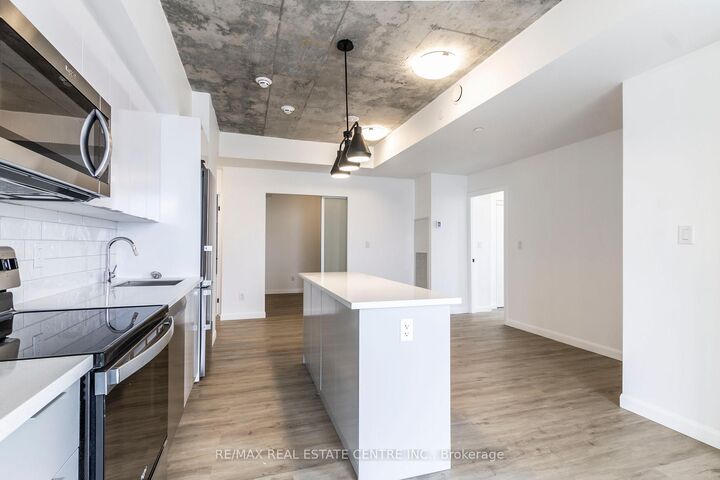 Property Photo:  7 Erie Avenue 812  ON N3S 2E7 