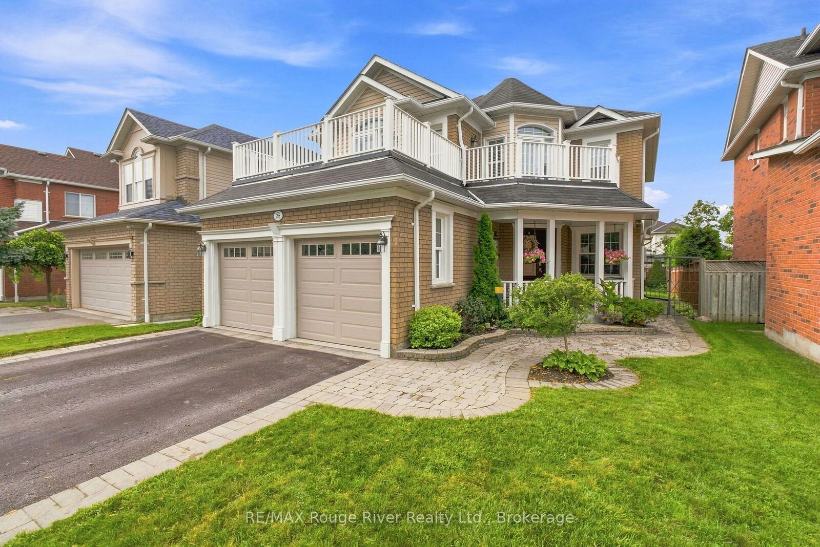 Property Photo: 26 Woodlands Avenue ON L1R 2S9