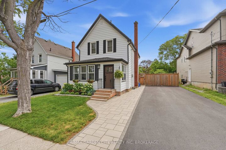 Property Photo: 26 Carleton Street N ON L2V 2A4