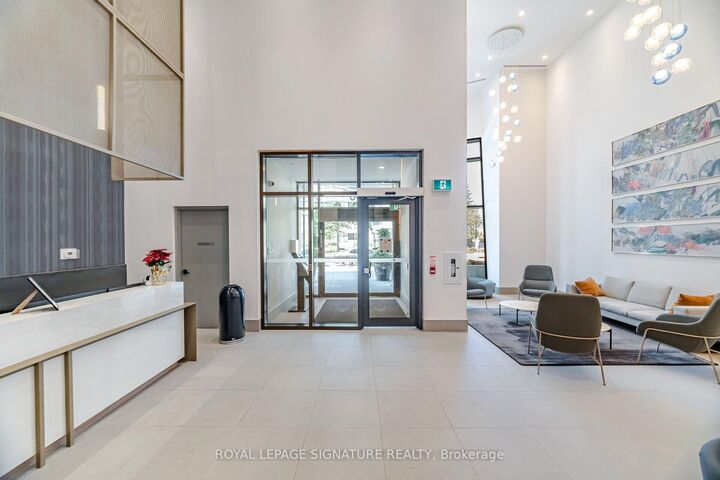 Property Photo:  430 Square One Drive 2709  ON L5B 0L6 