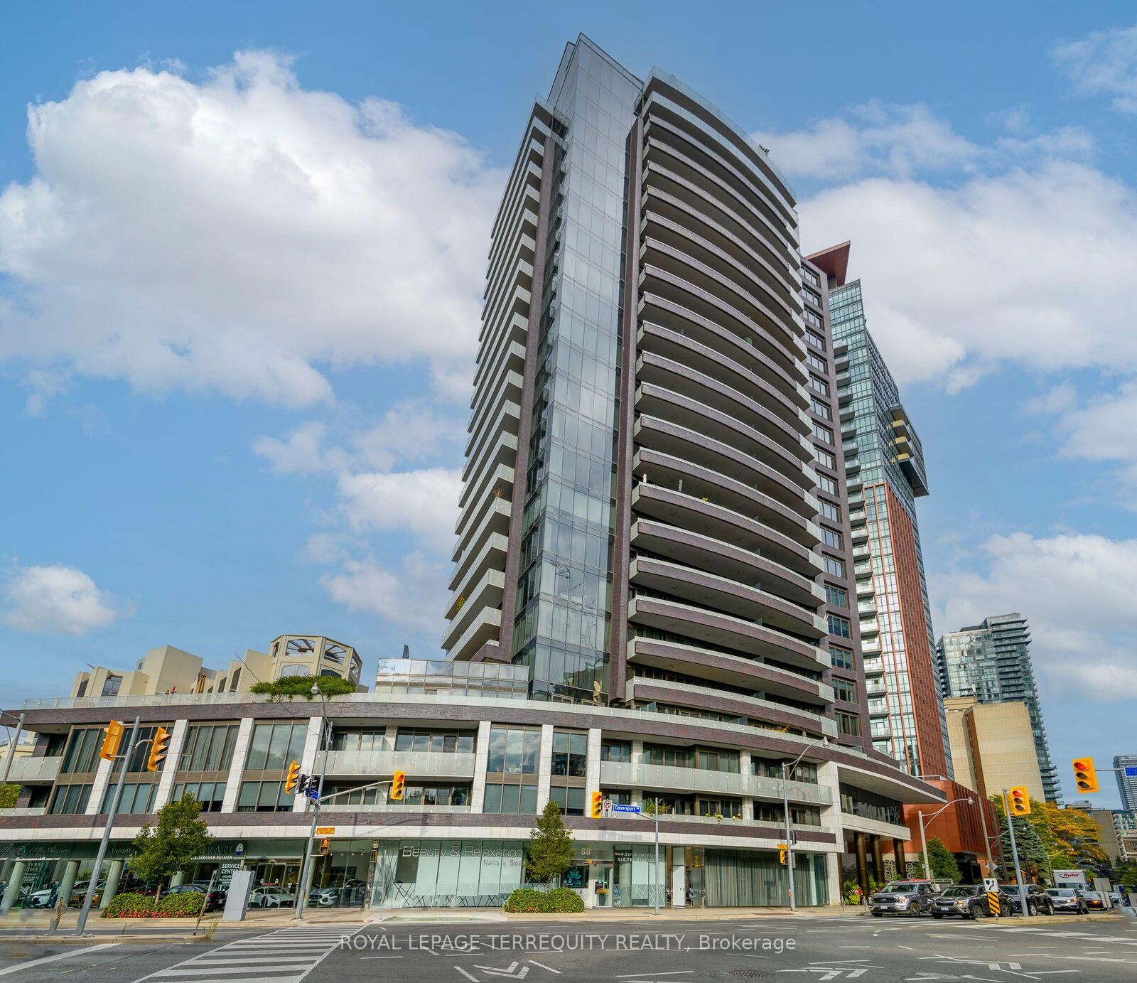 Photo de la propriété: 88 Davenport Road 1704 ON M5R 0A5