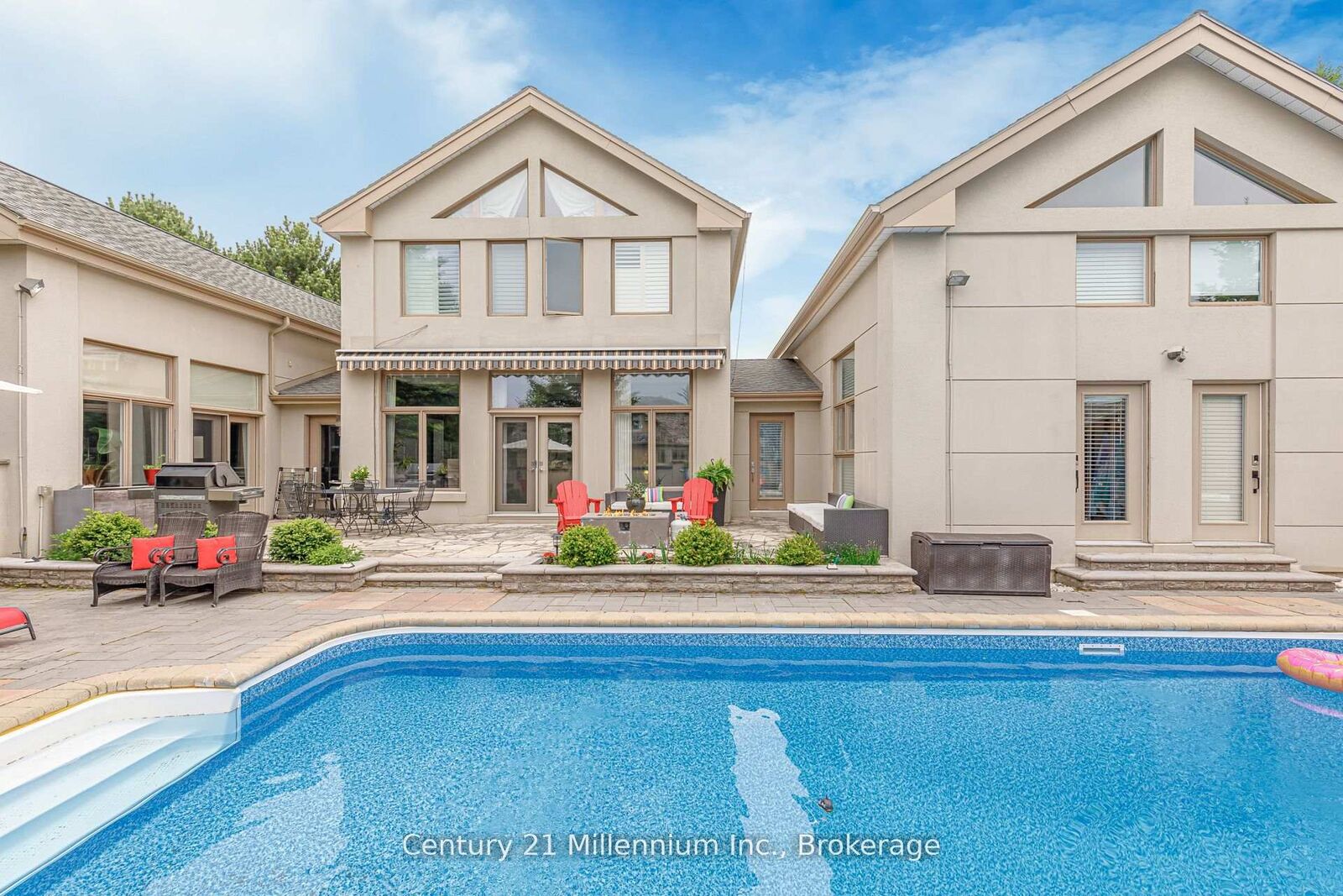 Photo de la propriété:  160 Grand Cypress Lane  ON L9Y 0K8 