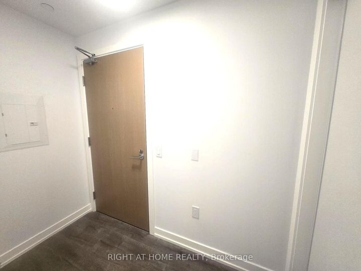 Property Photo:  21 Meadowdale Road 902  ON L4K 0H6 