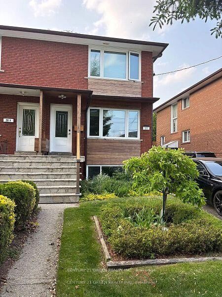 Property Photo:  28 Jellicoe Avenue Lower  ON M8W 1W1 