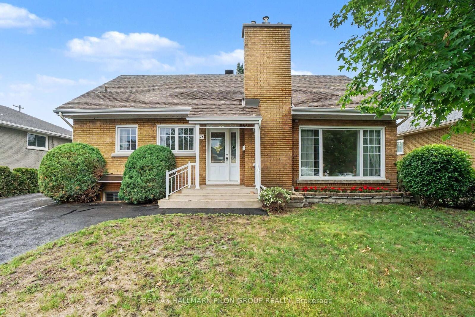 Property Photo:  675 Borthwick Avenue  ON K1K 2M1 