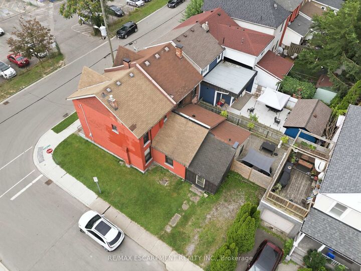 Property Photo:  203 Caroline Street N  ON L8R 2S1 