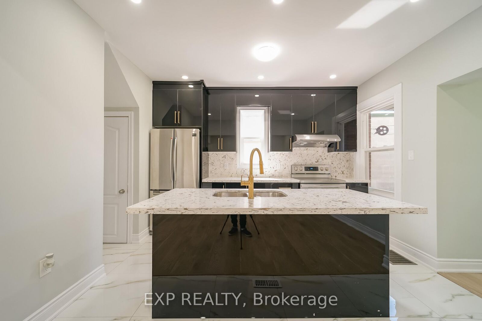 Property Photo:  1509 Main Street E Upstairs  ON L8K 1E2 