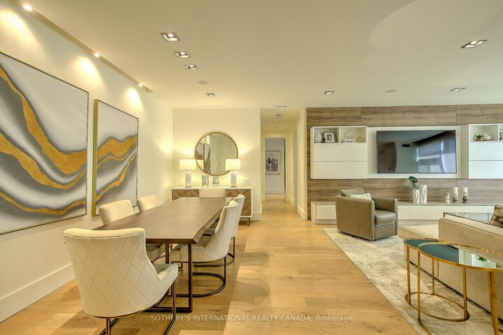 20 Blue Jays Way 2101 — photo 1