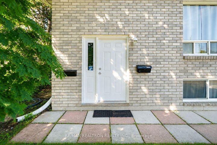 Property Photo:  414 The Queensway Road S  ON L4P 2C7 