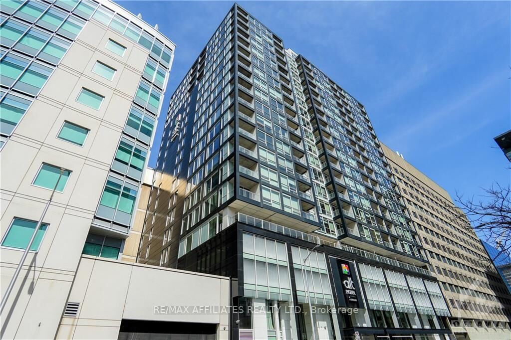 Property Photo:  199 Slater Street 1805  ON K1P 5M7 
