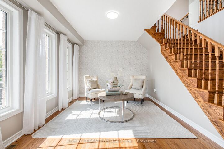 Property Photo: 22 Maple Crown Terrace ON L4M 7H4