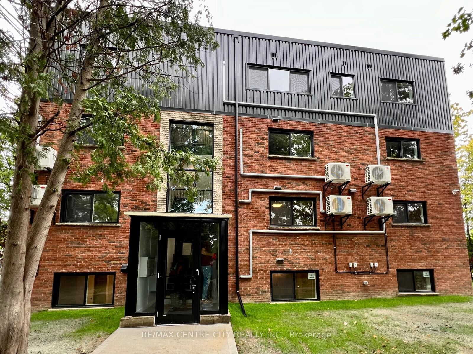 Property Photo:  400 Scenic Drive S 9  ON N5Z 3A8 
