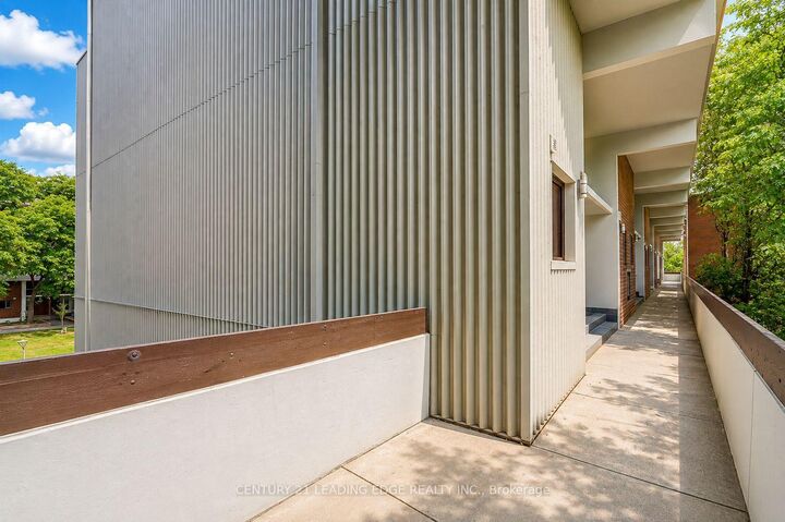 Property Photo: 135 Leeward Glenway 207 ON M3C 2Z2