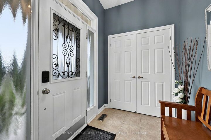 Property Photo:  17 Leeward Circle  ON L9Z 0E9 