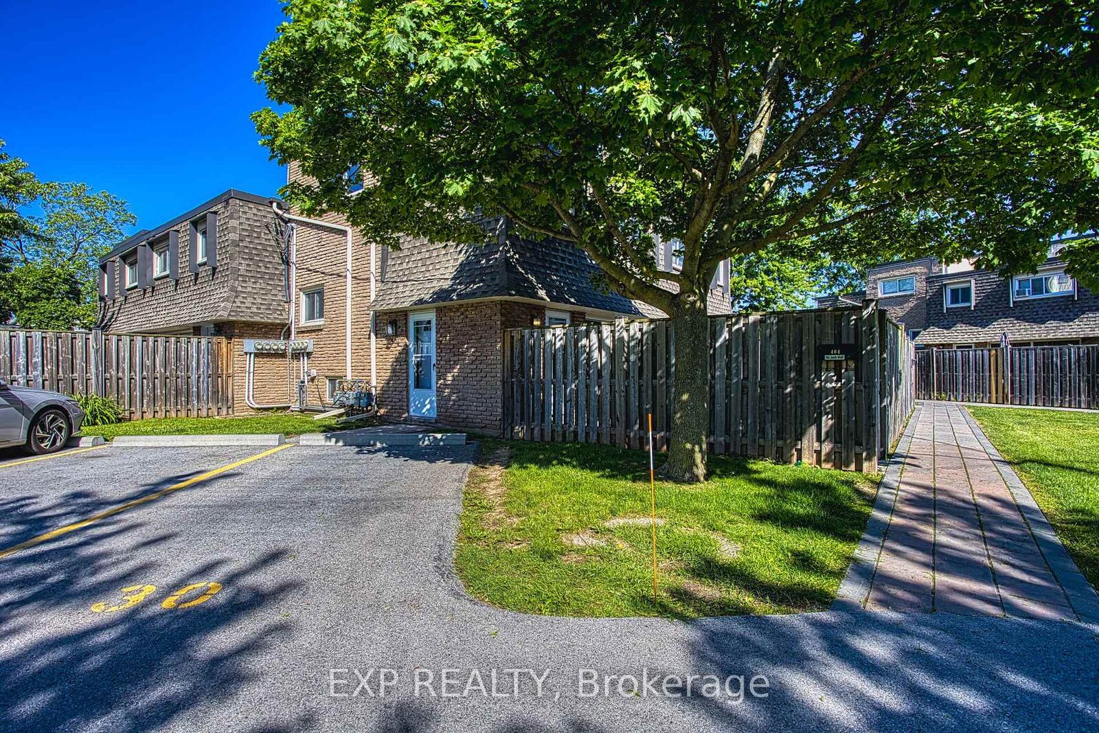 Property Photo: 7 Viking Court 404 ON L3M 3T8