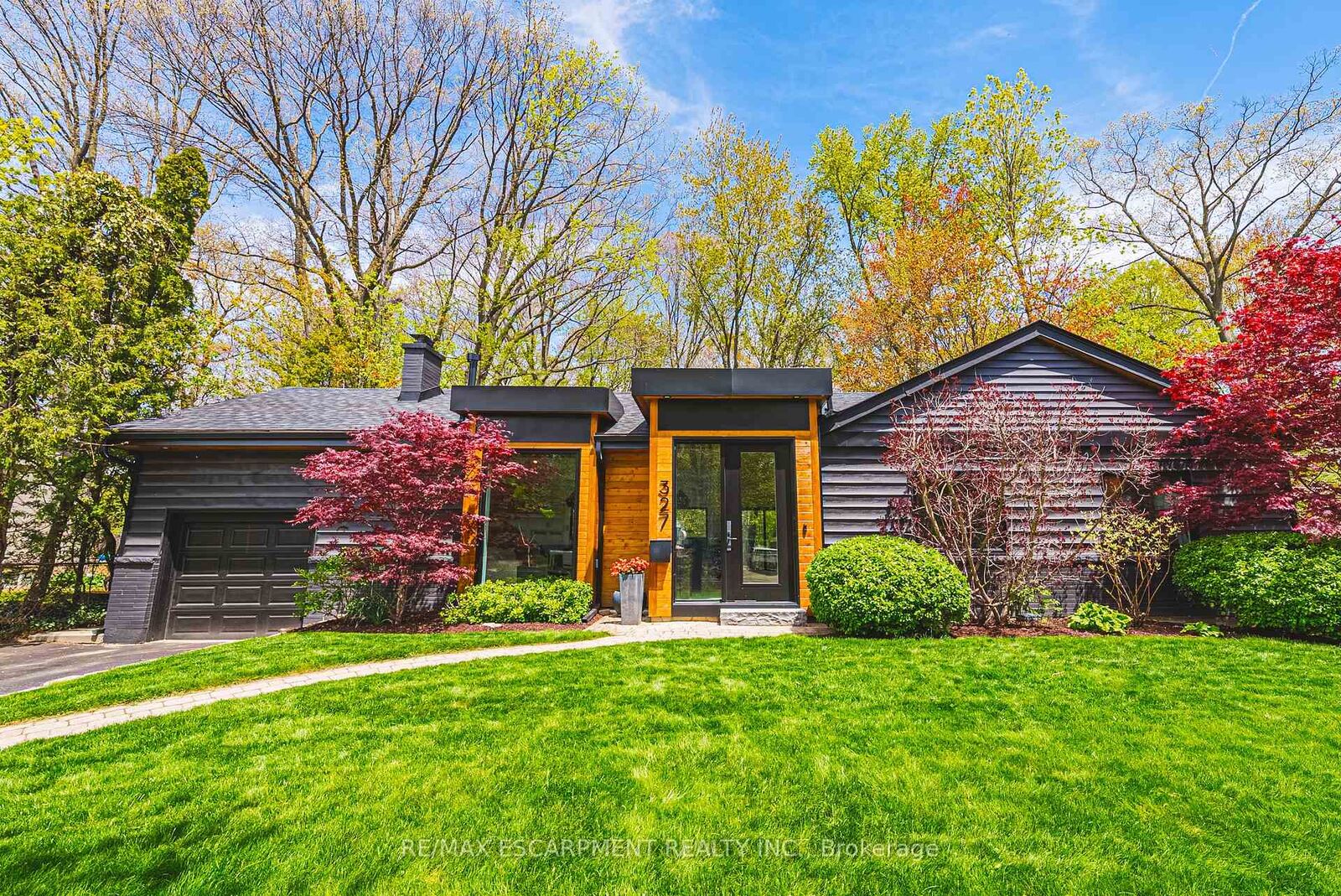 Property Photo: 327 Goodram Drive ON L7L 2J9